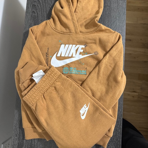 Nike Sweatsuit - Picture 1 of 1